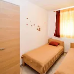 Apartment In Stinjan/Istrien 8432