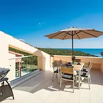 Bella Vista Apartments