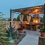 Picturesque Villa In Verteneglio With Pool