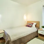 Roviv Apartments In The Old Town By Irundo
