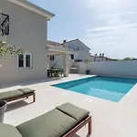 Villa Nia With Private Pool