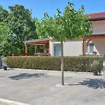 Zagar Apartment With Jacuzzi