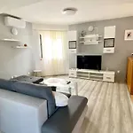 Zara Apartman