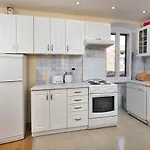 Ferri Fi 2Bdr Apartment By Irundo