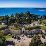 Villa Ulika - 3 Apt For 4 Persons