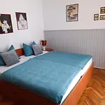 Cornelia Apartment