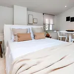 Calnova Suites