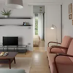 Elegant, Cosy And Quiet, Just 1 Min To Amphiteatre