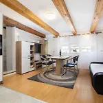 Apartment Arena Akvileja