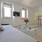 City Centre Apartment With Terrace 2