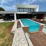 Vila Mediterraneo