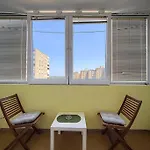 Big Cozy Apartment Near The Beach/Center