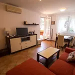 Alma Apartment By The Sea