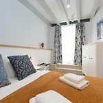 Cozy Montalbano Studios By Irundo