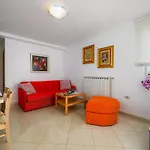 House With Apartments Dragica