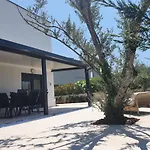Hisa Oljka Novigrad