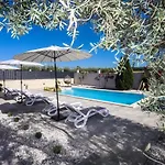 Apartment Nina With Private Pool