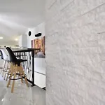 Sea View Apartment 40M From The Beach