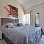 Sea View Apartment 40M From The Beach
