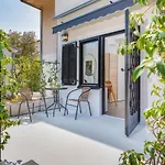3 Minutes From The Beach: Lovely Studio Apartment