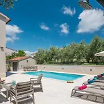 4 Bedroom Gorgeous Apartment In Medulin