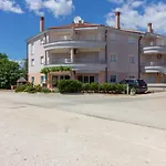 Apartments By The Sea Medulin - 16533