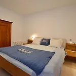 Leone Sea View Apartment
