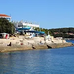 Apartments With A Parking Space Pula - 15582