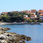 Apartments With A Parking Space Pjescana Uvala, Pula - 14564