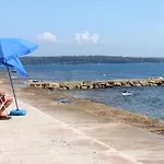 Apartments With A Parking Space Novigrad - 2551
