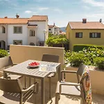 4 Bedroom Gorgeous Apartment In Medulin