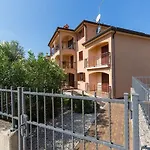 Apartments With A Swimming Pool Novigrad - 7078