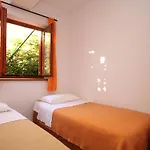 Apartments With A Parking Space Fazana - 7153
