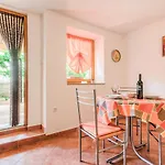 Apartments With A Parking Space Fazana - 7207