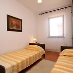 Apartments With A Parking Space Fazana - 7281