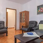 Nice Home In Liznjan With Wifi