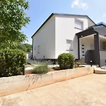 Holiday House With Sea View And Bbq Grill