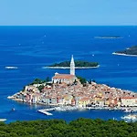 Rosy In Rovinj - Istrien