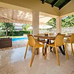 Villa Tina