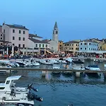 Apartment Sunrise Fuer 6 Personen In Pula-Stinjan