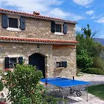 Casa Mikales