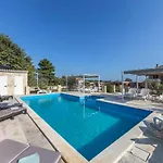 1 Bedroom Amazing Apartment In Liznjan