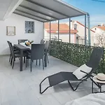 Apartment Sea Pearl