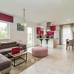 House May For Max 9 Persons With Pool And Garden