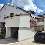 Apartments With A Parking Space Valbandon, Fazana - 15386