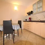 Ferienwohnung In Porec Mit Eigenem Garten