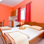 Apartment Veli Vrh 72