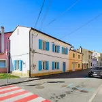 Center House With Apartments