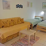 Studio Apartment Michelle - Intermezzo With Sea View
