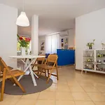 Good Mood 2-Bedroom Apartment 10Mins From Beach